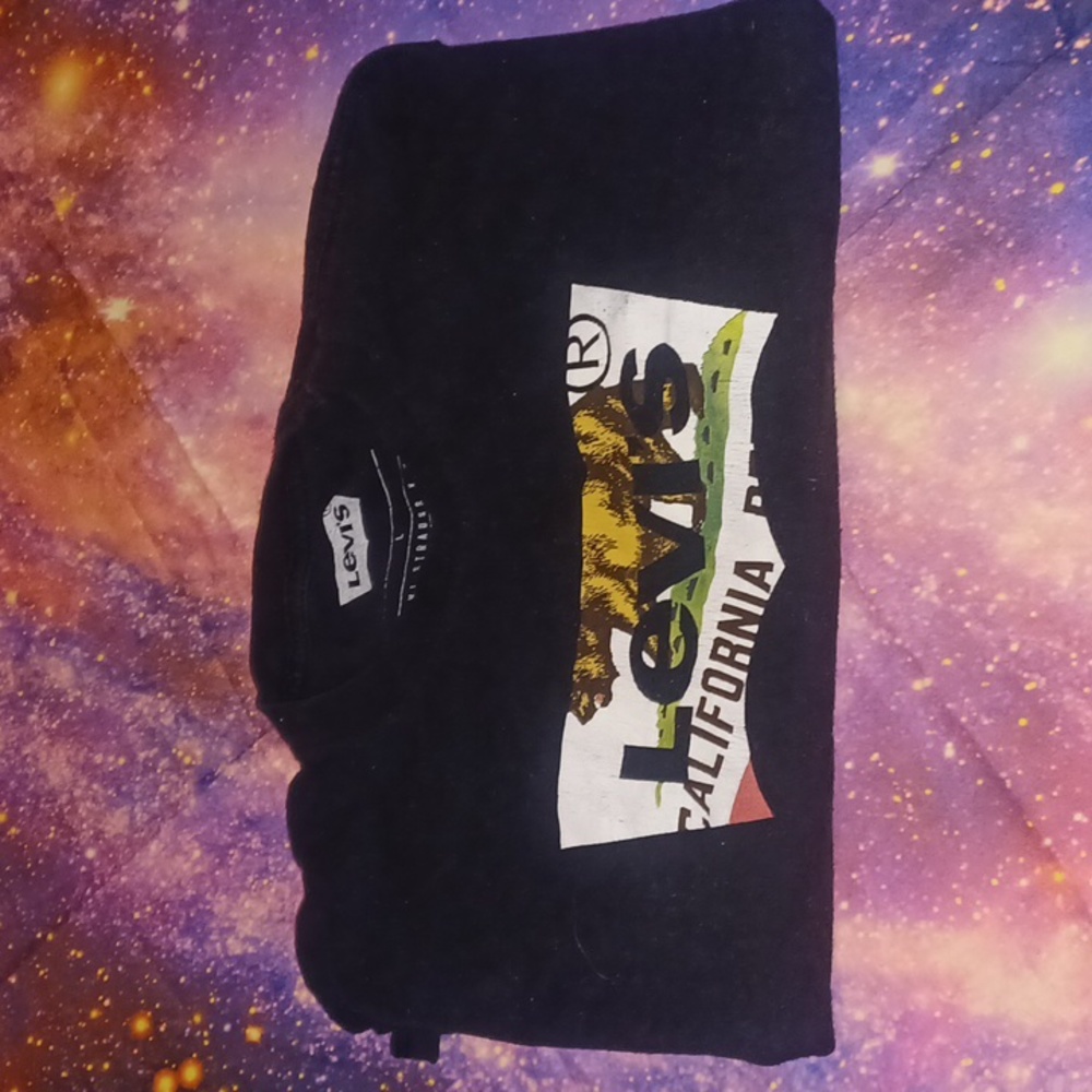 Levi's tee